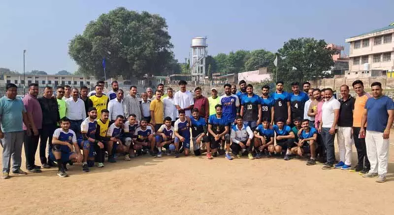 Una में हैंडबॉल टूर्नामेंट शुरू, सेना की 25 टीमें शामिल Una में हैंडबॉल टूर्नामेंट शुरू, सेना की 25 टीमें शामिल