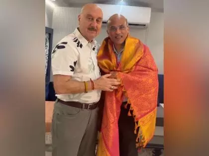 Anupam Kher ने सूरज बड़जात्या के साथ अपनी 549वीं फिल्म शुरू की Anupam Kher ने सूरज बड़जात्या के साथ अपनी 549वीं फिल्म शुरू की