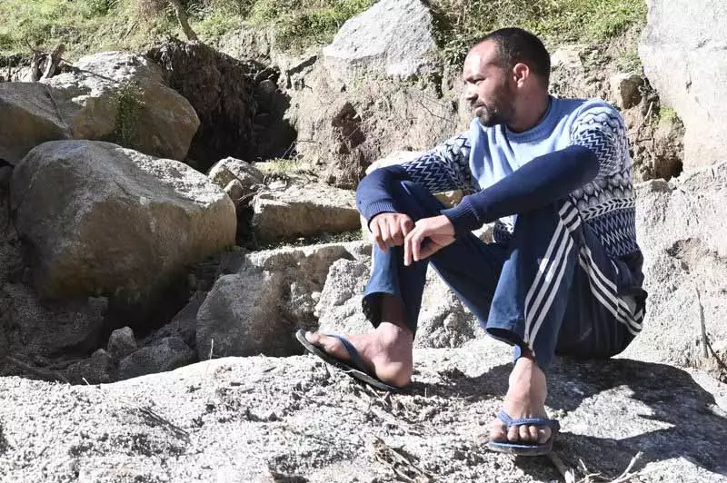 मंडी के वर्षा-आपदा प्रभावित Daisy village के मुकेश कुमार के लिए दोहरी त्रासदी मंडी के वर्षा-आपदा प्रभावित Daisy village के मुकेश कुमार के लिए दोहरी त्रासदी