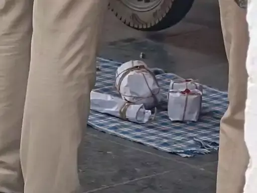 अमरूद को लेकर मर्डर, जीजा का खून कर साले ने थाने में किया सरेंडर अमरूद को लेकर मर्डर, जीजा का खून कर साले ने थाने में किया सरेंडर
