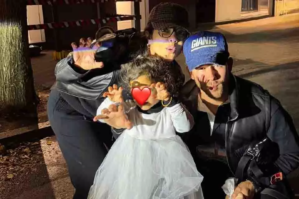 प्रियंका और निक की हैलोवीन पार्टी में शामिल हुई Ghost Princess मालती प्रियंका और निक की हैलोवीन पार्टी में शामिल हुई Ghost Princess मालती