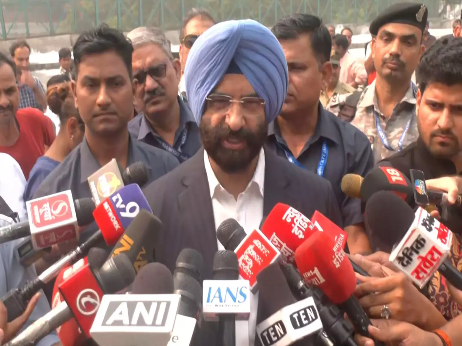 Delhi: पर्यावरण मंत्री सिरसा ने आनंद विहार में प्रदूषण नियंत्रण उपायों का निरीक्षण किया Delhi: पर्यावरण मंत्री सिरसा ने आनंद विहार में प्रदूषण नियंत्रण उपायों का निरीक्षण किया