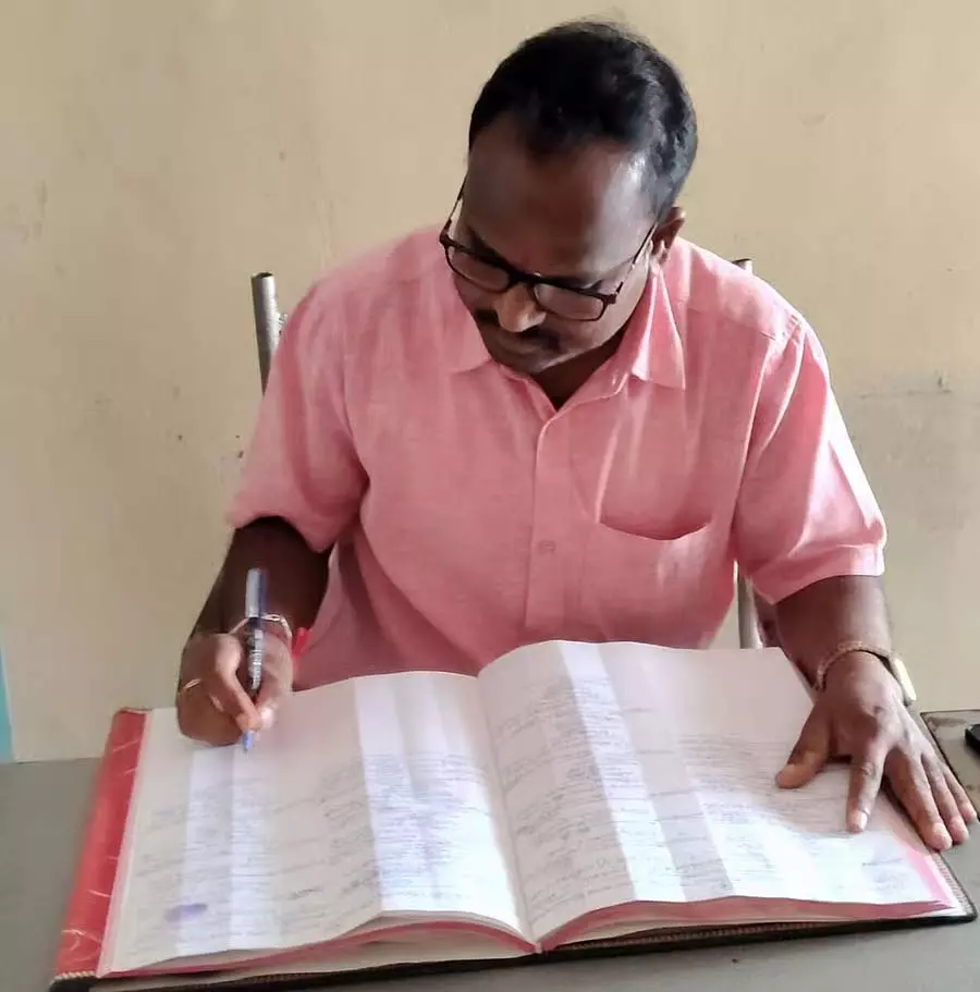 गजेंद्रगढ़: APMC व्यापारियों का कन्नड़ भाषा के प्रति प्यार बहुत ज़्यादा है गजेंद्रगढ़: APMC व्यापारियों का कन्नड़ भाषा के प्रति प्यार बहुत ज़्यादा है