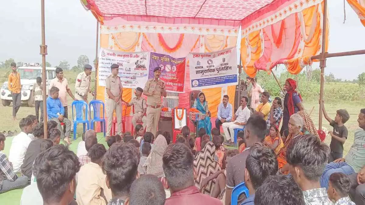 ग्रामीणों की शपथ की पुलिस प्रशासन ने की प्रशंसा ग्रामीणों की शपथ की पुलिस प्रशासन ने की प्रशंसा