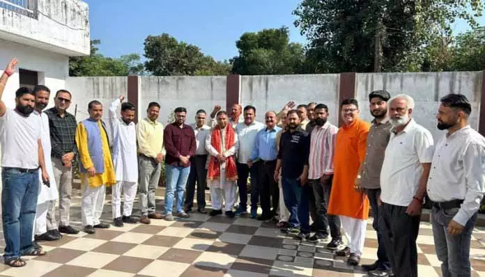 सत शर्मा ने Nagrota में चुनावी रणनीति बैठकें कीं सत शर्मा ने Nagrota में चुनावी रणनीति बैठकें कीं