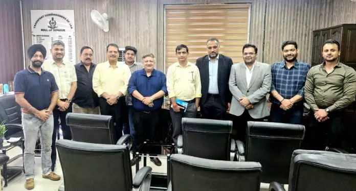 FADA प्रतिनिधिमंडल ने परिवहन आयुक्त विशेष महाजन से मुलाकात की FADA प्रतिनिधिमंडल ने परिवहन आयुक्त विशेष महाजन से मुलाकात की