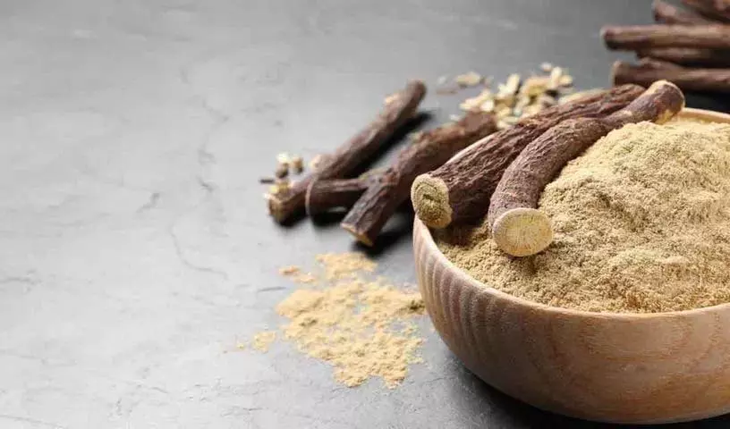 मीठी मुलेठी के चूर्ण से घरेलू नुस्खे: कई बीमारियों पर नियंत्रण मीठी मुलेठी के चूर्ण से घरेलू नुस्खे: कई बीमारियों पर नियंत्रण