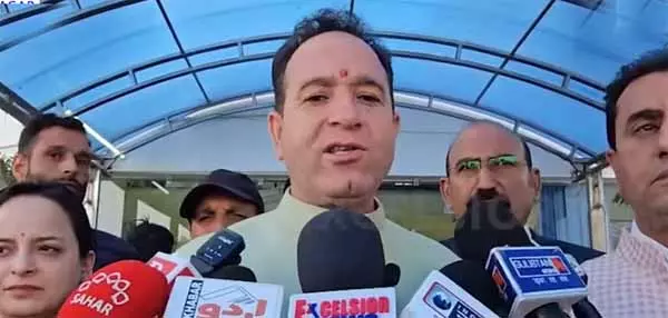 Sunil Sharma ने जनता के मुद्दों से भागने के लिए एनसी सरकार की आलोचना की Sunil Sharma ने जनता के मुद्दों से भागने के लिए एनसी सरकार की आलोचना की