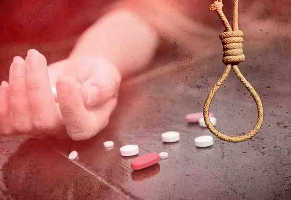 पति और ससुराल वालों द्वारा उत्पीड़न के बाद 23 वर्षीय महिला ने आत्महत्या कर ली पति और ससुराल वालों द्वारा उत्पीड़न के बाद 23 वर्षीय महिला ने आत्महत्या कर ली