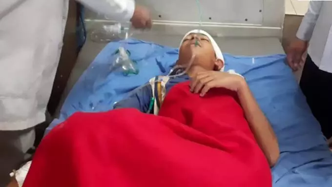 प्राइवेट स्कूल की वैन पलटी, दो बच्चों की मौत प्राइवेट स्कूल की वैन पलटी, दो बच्चों की मौत