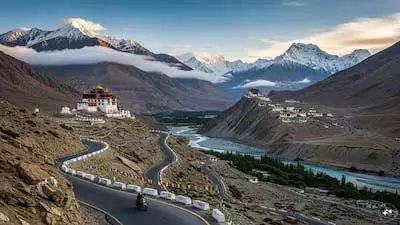 Himalaya के छुपे हुए गाँव: शांति और सौंदर्य का अनुभव Himalaya के छुपे हुए गाँव: शांति और सौंदर्य का अनुभव