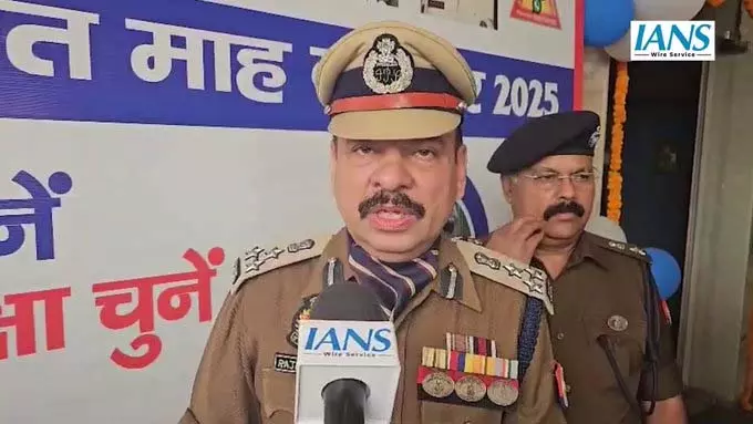 नोएडा में ‘ट्रैफिक माह’ की शुरुआत, जागरूकता रैलियां और वर्कशॉप से सड़क सुरक्षा पर जोर नोएडा में ‘ट्रैफिक माह’ की शुरुआत, जागरूकता रैलियां और वर्कशॉप से सड़क सुरक्षा पर जोर