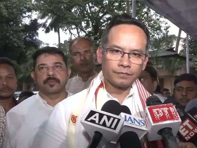 गौरव गोगोई का तंज: हिमंत सरमा सत्ता गंवाकर दुबई या सिंगापुर भागेंगे गौरव गोगोई का तंज: हिमंत सरमा सत्ता गंवाकर दुबई या सिंगापुर भागेंगे