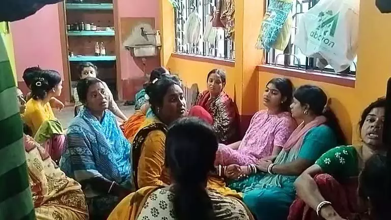 भोजन के अंत में अंडा परोसने को लेकर मची अफरा-तफरी में युवक की मौत भोजन के अंत में अंडा परोसने को लेकर मची अफरा-तफरी में युवक की मौत