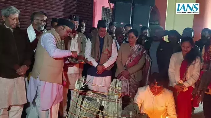 बीजेपी सांसद अनिल बलूनी ने रामलीला मैदान में मनाया पारंपरिक उत्सव बीजेपी सांसद अनिल बलूनी ने रामलीला मैदान में मनाया पारंपरिक उत्सव