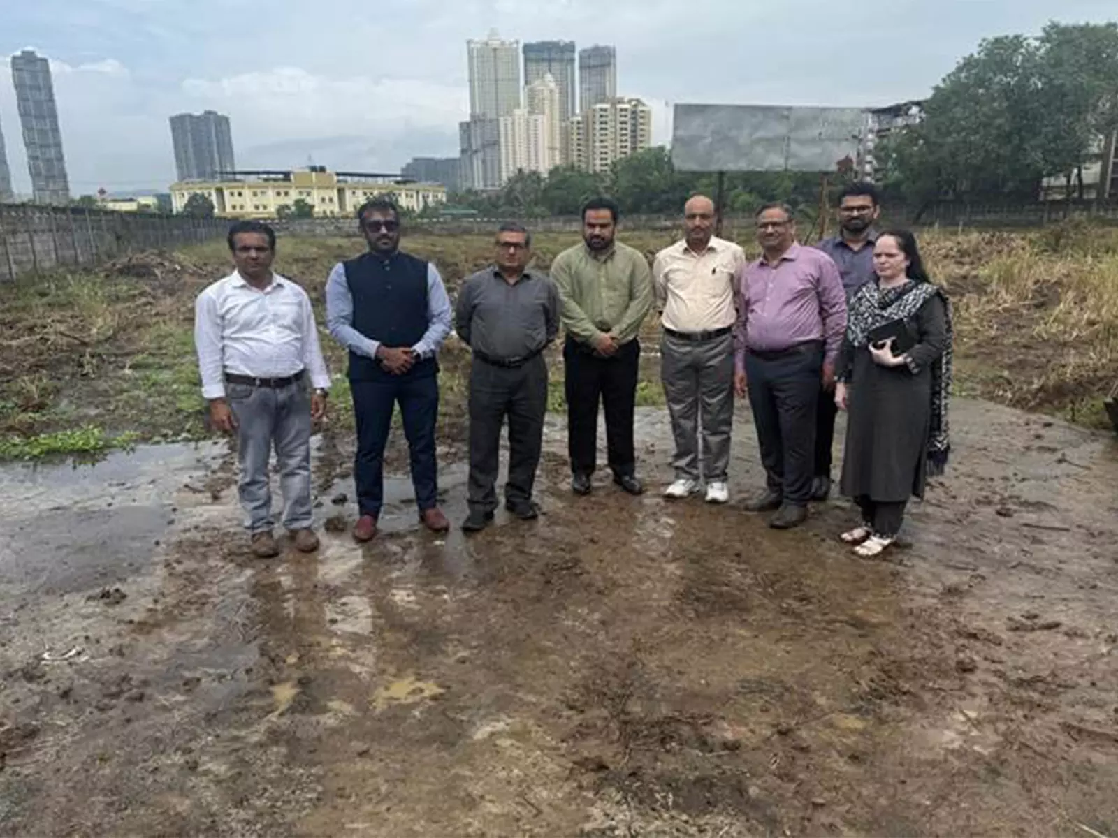 अल्पसंख्यक मामलों के मंत्रालय के अधिकारियों ने नवी मुंबई में नए हज हाउस के स्थल का किया निरीक्षण अल्पसंख्यक मामलों के मंत्रालय के अधिकारियों ने नवी मुंबई में नए हज हाउस के स्थल का किया निरीक्षण