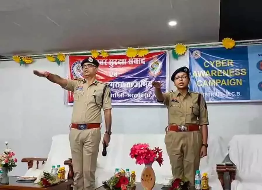 मनेन्द्रगढ़ में आईजी दीपक झा ने दी साइबर सुरक्षा की सीख मनेन्द्रगढ़ में आईजी दीपक झा ने दी साइबर सुरक्षा की सीख