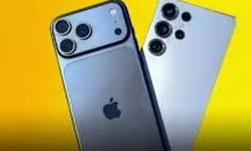 Samsung Galaxy S25 Ultra Vs iPhone 17 Pro Max: कैमरा, स्पीड और डिस्प्ले की जंग में कौन निकला असली बादशाह