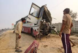 Patiala में बस-ट्रक की टक्कर में कंडक्टर की मौत, 10 घायल