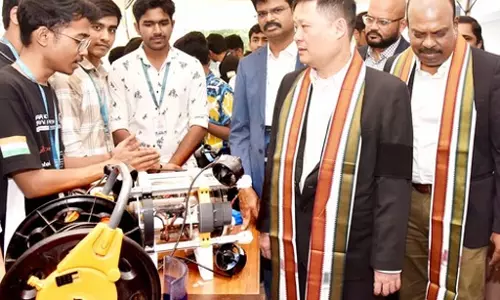 Tamil Nadu : युवाओं को टेक्नोलॉजी सिखाने के लिए आगे आना चाहिए Tamil Nadu : युवाओं को टेक्नोलॉजी सिखाने के लिए आगे आना चाहिए