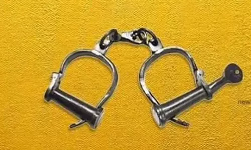 पुलिसकर्मी पर हमला: व्यापारी गिरफ्तार