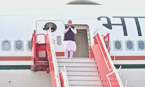 पीएम मोदी जब रायपुर विमानतल पहुंचे उस दौरान की तस्वीरें पीएम मोदी जब रायपुर विमानतल पहुंचे उस दौरान की तस्वीरें