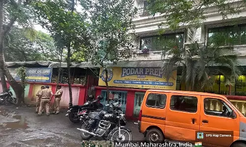 ड्यूटी पर मौजूद BMC असिस्टेंट इंजीनियर पर हमला, वकोला पुलिस ने दो लोगों को हिरासत में लिया