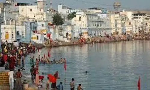 Pushkar Jhil: ब्रह्मा जी के हाथ से कैसे बनी थी पुष्कर झील? कार्तिक पूर्णिमा पर स्नान करने से नष्ट होते हैं पाप Pushkar Jhil: ब्रह्मा जी के हाथ से कैसे बनी थी पुष्कर झील? कार्तिक पूर्णिमा पर स्नान करने से नष्ट होते हैं पाप
