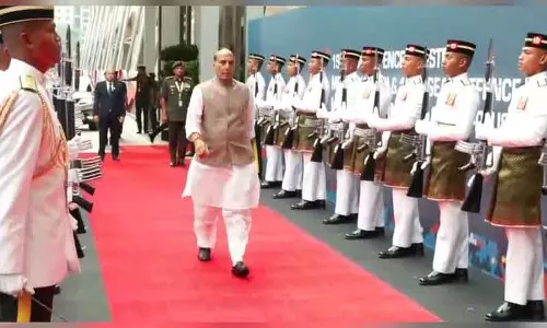 राजनाथ सिंह आसियान रक्षा मंत्रियों की बैठक के लिए कुआलालंपुर पहुंचे