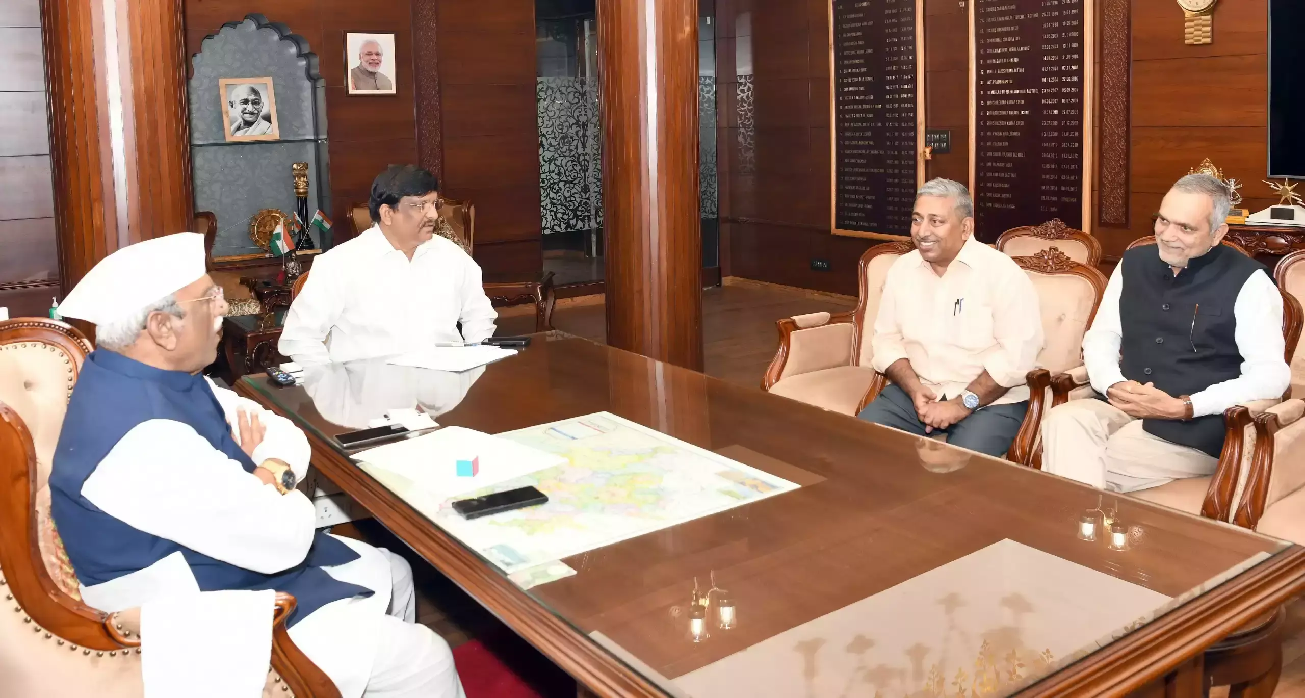 Jaipur: राजस्थान लोक सेवा आयोग के सदस्यों ने राज्यपाल से की शिष्टाचार भेंट