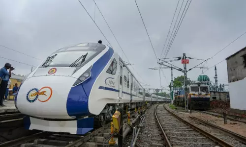 Niwari: ओरछा से अयोध्या तक वंदे भारत चलाने की तैयारी Niwari: ओरछा से अयोध्या तक वंदे भारत चलाने की तैयारी