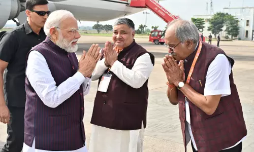 MP बृजमोहन अग्रवाल ने रायपुर विमानतल पर PM मोदी का किया स्वागत MP बृजमोहन अग्रवाल ने रायपुर विमानतल पर PM मोदी का किया स्वागत