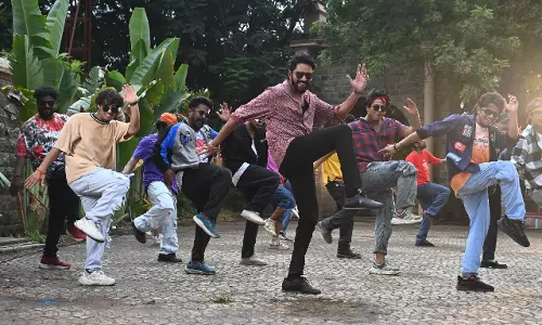 Allari Naresh की 12ए रेलवे कॉलोनी का पहला सिंगल गाना रिलीज़ Allari Naresh की 12ए रेलवे कॉलोनी का पहला सिंगल गाना रिलीज़