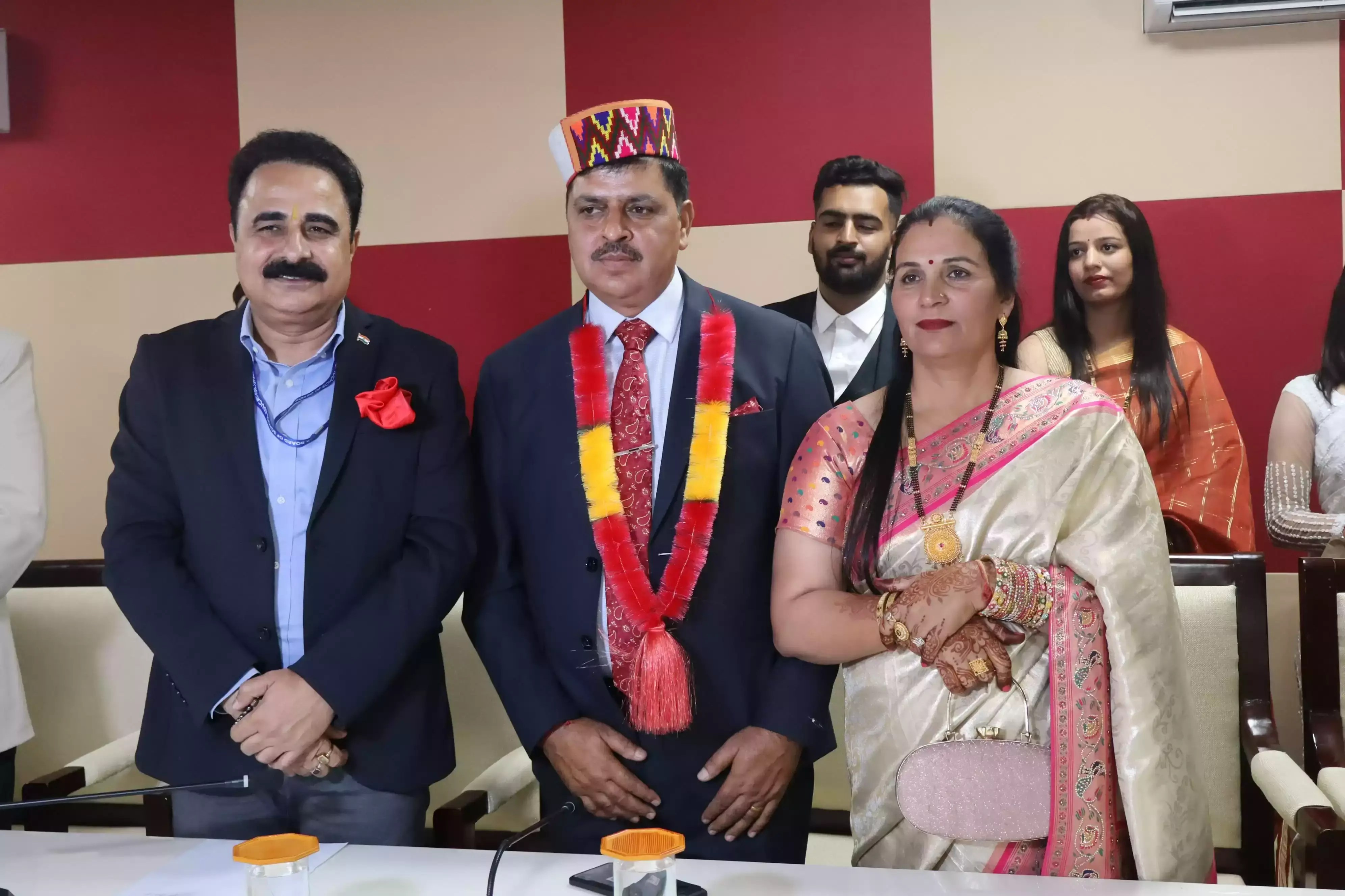 Dharamshala: स्कूल शिक्षा बोर्ड के उप सचिव मनोहर लाल हुए रिटायर Dharamshala: स्कूल शिक्षा बोर्ड के उप सचिव मनोहर लाल हुए रिटायर