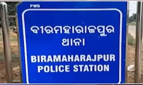 Odisha : सुवर्णपुर में नकाबपोश बदमाशों ने शोरूम कर्मचारी को अगवा कर गैंगरेप किया Odisha : सुवर्णपुर में नकाबपोश बदमाशों ने शोरूम कर्मचारी को अगवा कर गैंगरेप किया