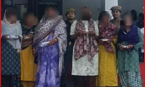 राज खुल गया! 6 महिलाओं को गिरफ्तार किया गया, मचा हड़कंप राज खुल गया! 6 महिलाओं को गिरफ्तार किया गया, मचा हड़कंप