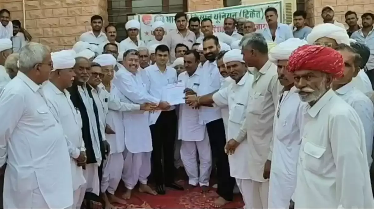Jodhpur: किसानों ने खराब फसलों के मुआवजे के लिए उठाई आवाज Jodhpur: किसानों ने खराब फसलों के मुआवजे के लिए उठाई आवाज