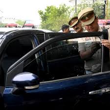 Noida traffic पुलिस आज से एक महीने तक चलने वाला सड़क सुरक्षा अभियान शुरू करेगी