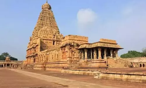 राजराजा चोल का जन्मदिन समारोह: पेरुवुदैयार का अभिषेक राजराजा चोल का जन्मदिन समारोह: पेरुवुदैयार का अभिषेक