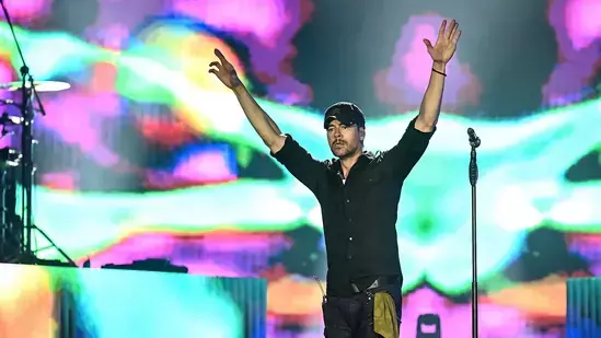 Enrique Iglesias की 13 साल बाद मुंबई में भावपूर्ण वापसी