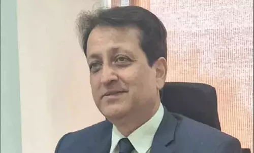 जेएंडके बैंक ने जीएम राजेश गुप्ता को विदाई दी जेएंडके बैंक ने जीएम राजेश गुप्ता को विदाई दी