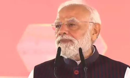 सभा को प्रधानमंत्री नरेंद्र मोदी कर रहे संबोधित, देखें LIVE