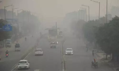 CAQM ने पराली जलाने पर तीन गुना जुर्माना लगाने का आदेश दिया CAQM ने पराली जलाने पर तीन गुना जुर्माना लगाने का आदेश दिया