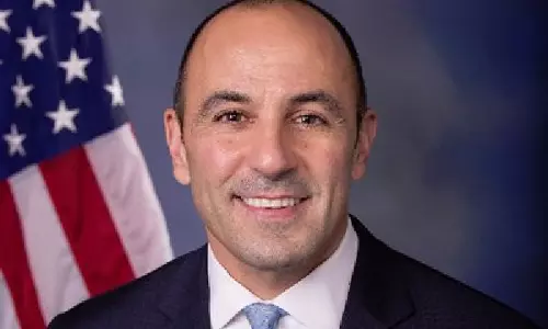 US सांसदों ने ट्रम्प से एच-1बी वीज़ा पर कार्रवाई पर पुनर्विचार करने का आग्रह किया US सांसदों ने ट्रम्प से एच-1बी वीज़ा पर कार्रवाई पर पुनर्विचार करने का आग्रह किया