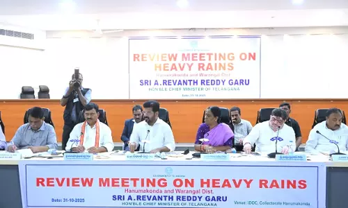CM ने चक्रवात मोन्था से प्रभावित किसानों के लिए प्रति एकड़ 10,000 रुपये की घोषणा