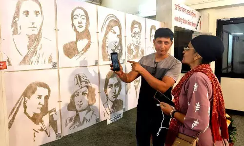 Jalandhar: कलाकार ने महिला स्वतंत्रता सेनानियों को सम्मानित करने के लिए मिट्टी और तकनीक का इस्तेमाल किया