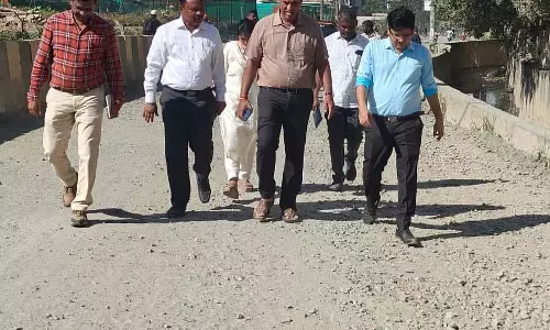 अगले दो दिनों में सभी गड्ढे भर दिए जाएंगे: Maheshwar Rao अगले दो दिनों में सभी गड्ढे भर दिए जाएंगे: Maheshwar Rao