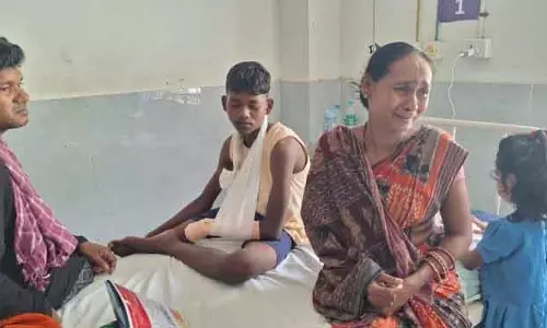 Subarnapur बेटे के इलाज के लिए महिला ने राशन कार्ड गिरवी रखा