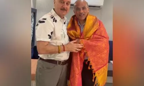 Anupam Kher ने सूरज बड़जात्या के साथ अपनी 549वीं फिल्म शुरू की Anupam Kher ने सूरज बड़जात्या के साथ अपनी 549वीं फिल्म शुरू की