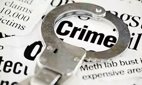 Delhi में आधी रात महिला पत्रकार की कार का पीछा कर दो युवकों ने किया हमला Delhi में आधी रात महिला पत्रकार की कार का पीछा कर दो युवकों ने किया हमला